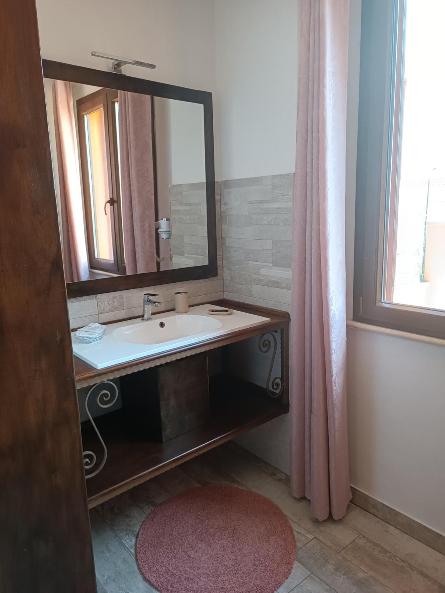 B&B Mamuthones Porto Torres Ruang foto
