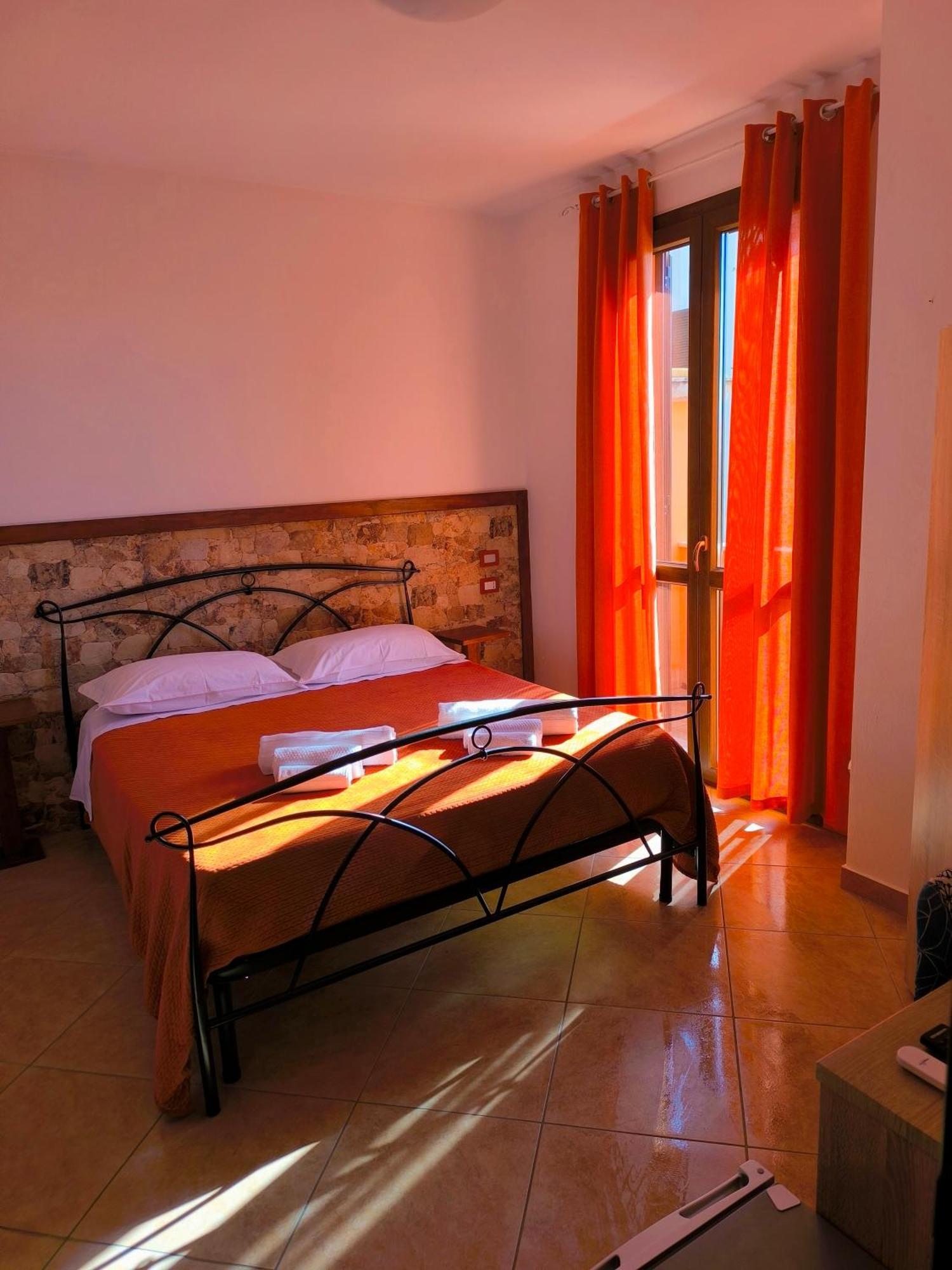 B&B Mamuthones Porto Torres Bagian luar foto