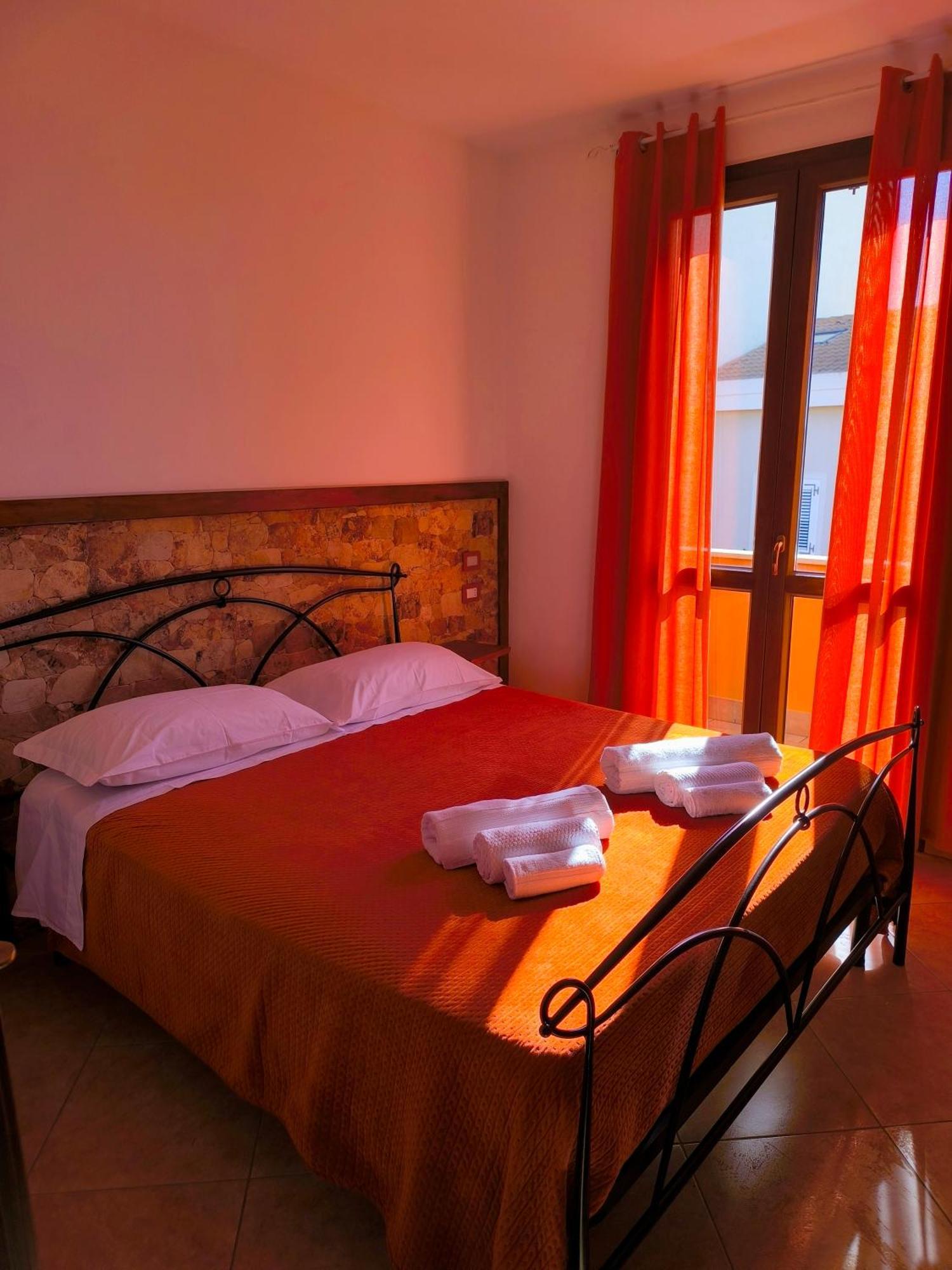 B&B Mamuthones Porto Torres Bagian luar foto